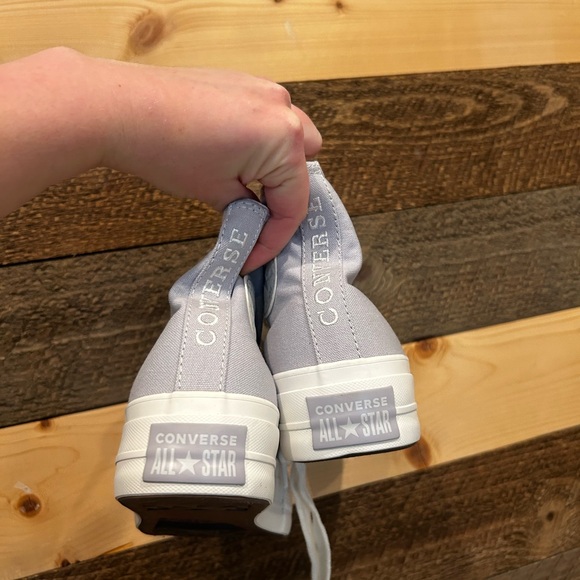 Converse Women's High-Top platform Sneakers - Light Gray/lavendar. Size 8 - Picture 3 of 5